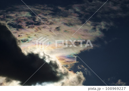 冬空の太陽光と彩雲・望遠・空限定・220114pm 108969227