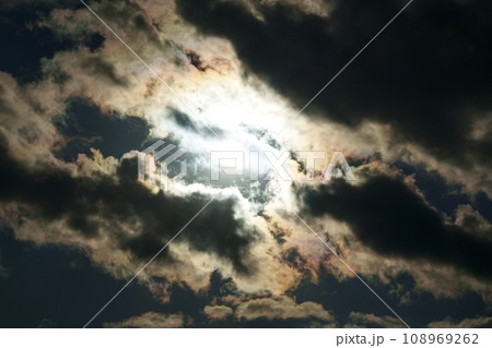 冬空の太陽光と彩雲・望遠・空限定・220114pm 108969262