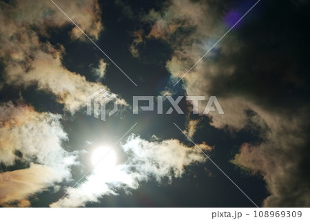冬空の太陽光と彩雲・望遠・空限定・220114pm 108969309