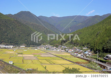 十津川村の農村の有る風景 108970055