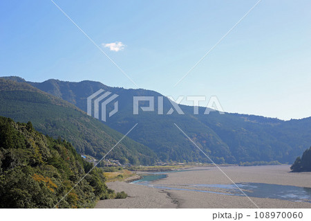 十津川村の農村の有る風景 108970060