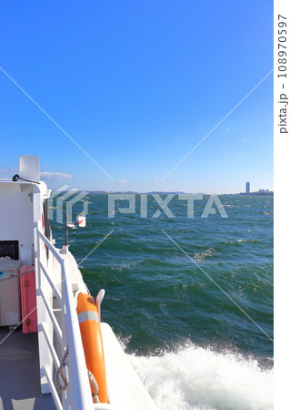 フェリーから眺める日間賀島、篠島、羽豆岬、師崎方面 フェリーから眺める日間賀島、篠島、羽豆岬、師崎方面 108970597
