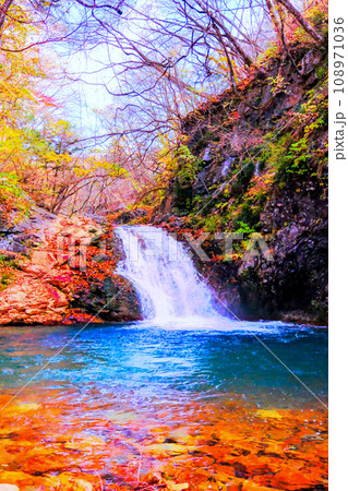 秋の大泉の滝(縦) 秋の大泉の滝(縦) 108971036