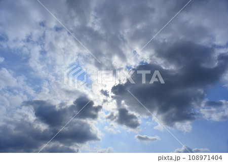 雲の多い空 108971404