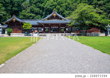群馬懸護国神社　真夏の風景　高崎市　 108971594