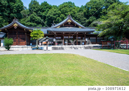群馬懸護国神社 拝殿 真夏の風景 高崎市 群馬懸護国神社 拝殿 真夏の風景 高崎市 108971612