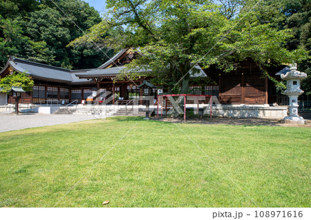 群馬懸護国神社　真夏の風景　高崎市　 108971616