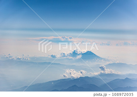 飛行機から見た富士山 飛行機から見た富士山 108972035