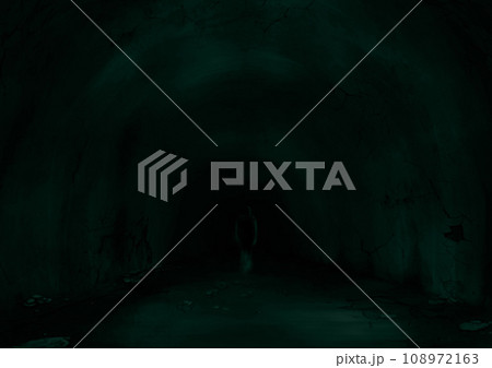 怖いトンネルに立つ幽霊の緑のイラスト 108972163