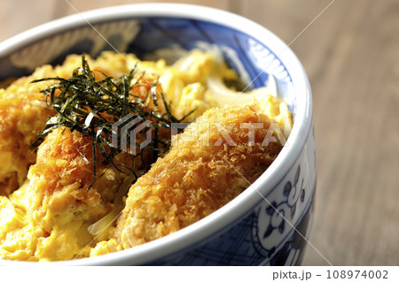 牡蠣フライ卵とじ丼 牡蠣フライ卵とじ丼 108974002