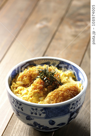 牡蠣フライ卵とじ丼 牡蠣フライ卵とじ丼 108974005