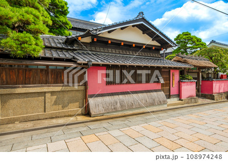 山形県　酒田市の町並み　相馬楼 108974248