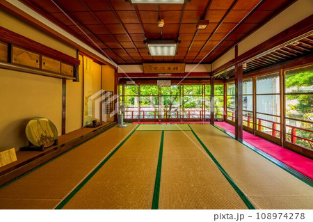 山形県　酒田市の町並み　相馬楼 108974278