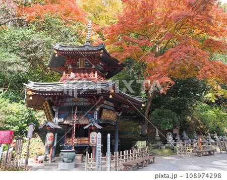 秋の伊香保温泉 水澤観世音の六角堂 秋の伊香保温泉 水澤観世音の六角堂 108974298