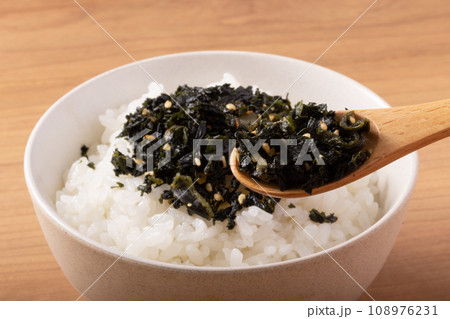 しそわかめのふりかけ　梅入り 108976231