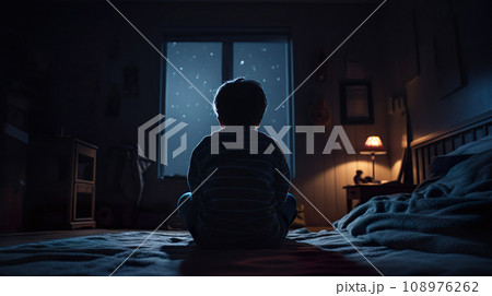 窓から見える美しい夜空を眺める少年の後ろ姿「AI生成画像」 窓から見える美しい夜空を眺める少年の後ろ姿「AI生成画像」 108976262