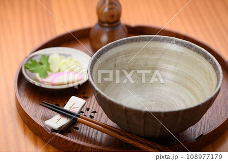 うどんを入れる前の器 うどんを入れる前の器 108977179