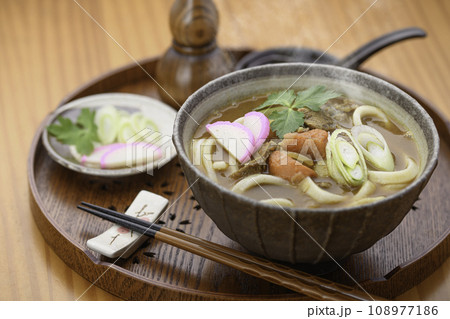 熱々出来立てのカレーうどん 熱々出来立てのカレーうどん 108977186