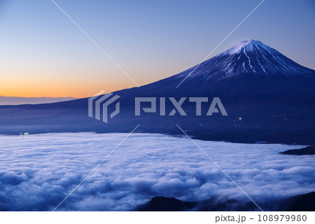 日本の風景「富士山と雲海」 日本の風景「富士山と雲海」 108979980