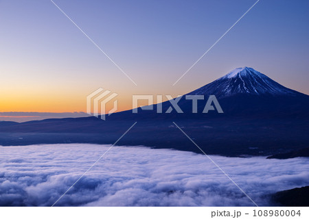 日本の風景「富士山と雲海」 日本の風景「富士山と雲海」 108980004