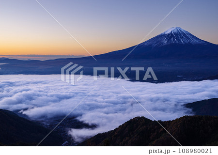 日本の風景「富士山と雲海」 日本の風景「富士山と雲海」 108980021