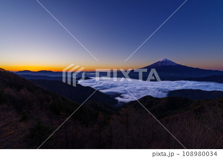 日本の風景「富士山と雲海」 日本の風景「富士山と雲海」 108980034