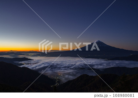 日本の風景「富士山と雲海」 日本の風景「富士山と雲海」 108980081