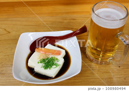 ポン酢冷奴と生ビール ポン酢冷奴と生ビール 108980494