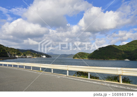 長崎県五島市大瀬崎灯台展望台からの眺め(2022年) 長崎県五島市大瀬崎灯台展望台からの眺め(2022年) 108983784