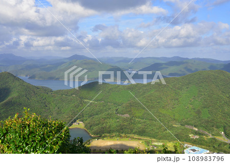 長崎県五島市大瀬崎灯台展望台からの眺め(2022年) 長崎県五島市大瀬崎灯台展望台からの眺め(2022年) 108983796