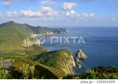 長崎県五島市大瀬崎灯台展望台からの眺め(2022年) 108983809
