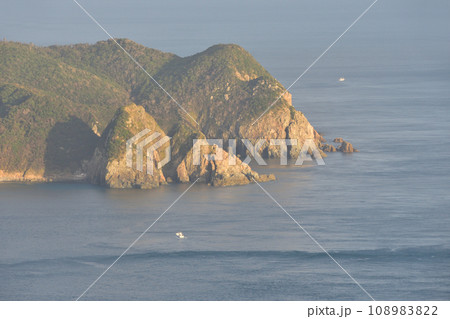 長崎県五島市大瀬崎灯台展望台からの眺め(2022年) 長崎県五島市大瀬崎灯台展望台からの眺め(2022年) 108983822