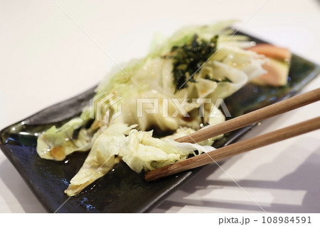 レタスとトマトのサラダ レタスとトマトのサラダ 108984591