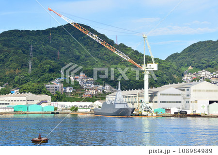 フェリーから見える長崎湾内の造船所(2022年) フェリーから見える長崎湾内の造船所(2022年) 108984989
