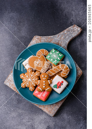 Beautiful delicious sweet winter Christmas gingerbread cookies on a gray textured background 108985665
