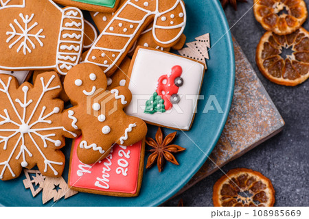 Beautiful delicious sweet winter Christmas gingerbread cookies on a gray textured background 108985669