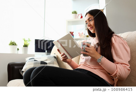 Young attractive black teenager girl look 108986415