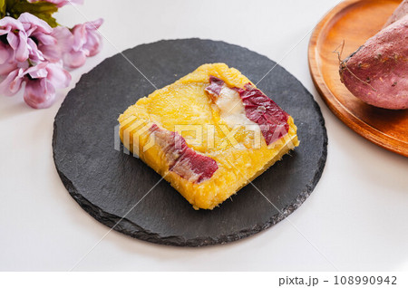 秋の味覚　芋ようかん 108990942