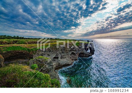 万座毛の象の鼻 108991234