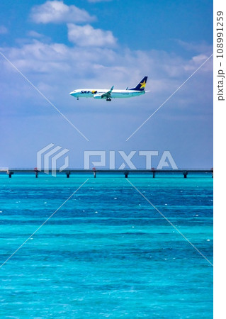 飛行機のある風景 飛行機のある風景 108991259