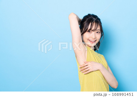 若い女性のビューティ　 108991451