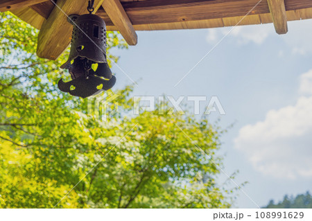 【#寺】軒先の鐘 【#寺】軒先の鐘 108991629