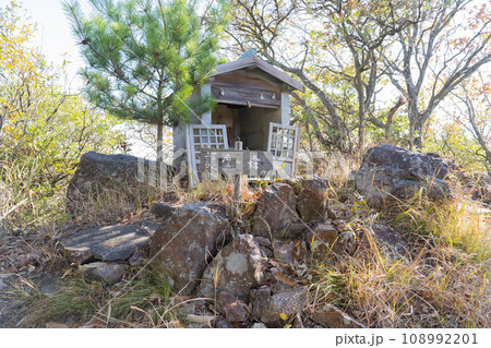 護摩ヶ森（経ヶ森）の山頂（愛媛県松山市） 108992201