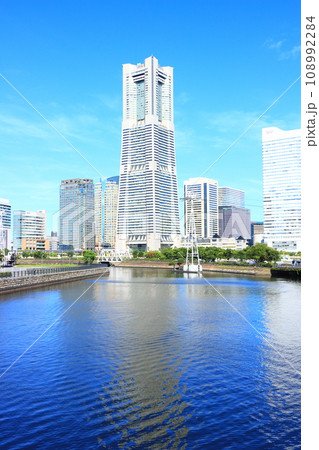神奈川県横浜市、横浜ランドマークタワーとその周辺の風景 神奈川県横浜市、横浜ランドマークタワーとその周辺の風景 108992284