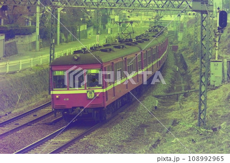 種別板をつけていた頃の京急400形419他・急行、上大岡ー屛風浦、1976年12月3日 108992965