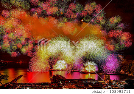 【三重】きほく燈籠祭、ダイナミックな花火があがる小さな港町、紀北町。景色も花火も綺麗でした。 【三重】きほく燈籠祭、ダイナミックな花火があがる小さな港町、紀北町。景色も花火も綺麗でした。 108993711