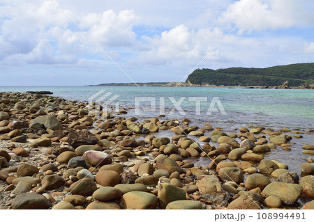 長崎県五島市頓泊海水浴場の風景(2022年) 108994491