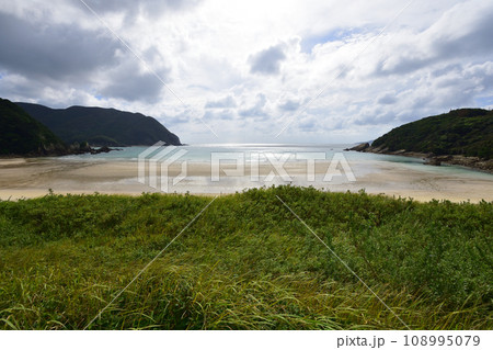 長崎県五島市高浜海水浴場の風景(2022年) 長崎県五島市高浜海水浴場の風景(2022年) 108995079