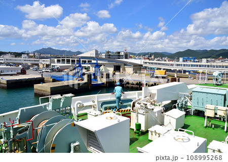 長崎県長崎港から五島市福江港への船旅 長崎県長崎港から五島市福江港への船旅 108995268