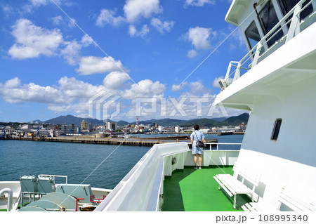 長崎県長崎港から五島市福江港への船旅 長崎県長崎港から五島市福江港への船旅 108995340